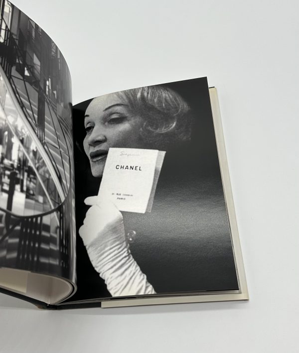 CHANEL UNIVERSE OF FASHION