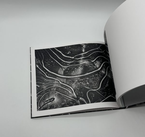 「署名入」生きている大地