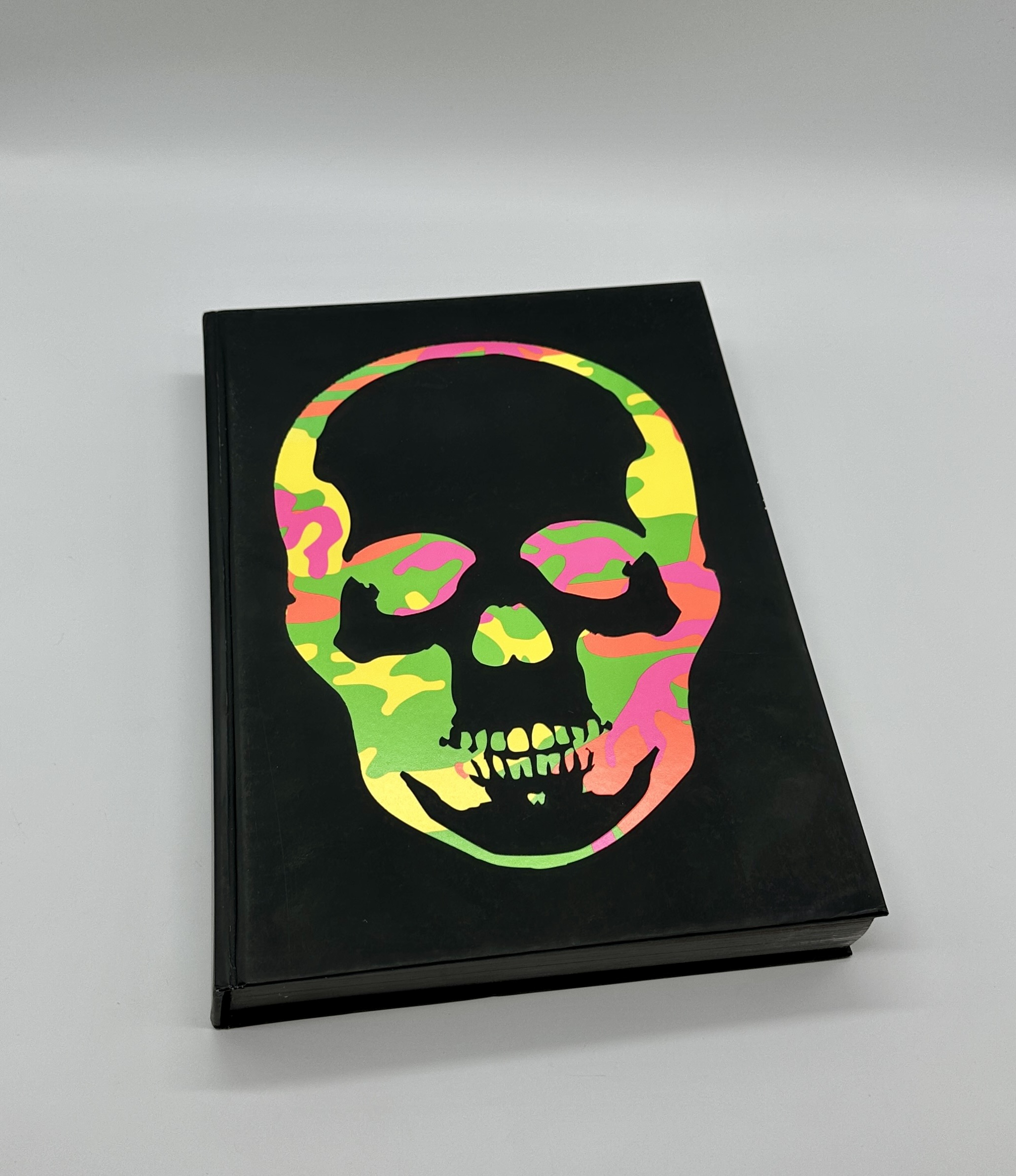 SKULLS IN CONTEMPORARY ART AND DESIGN - 画像 (1)