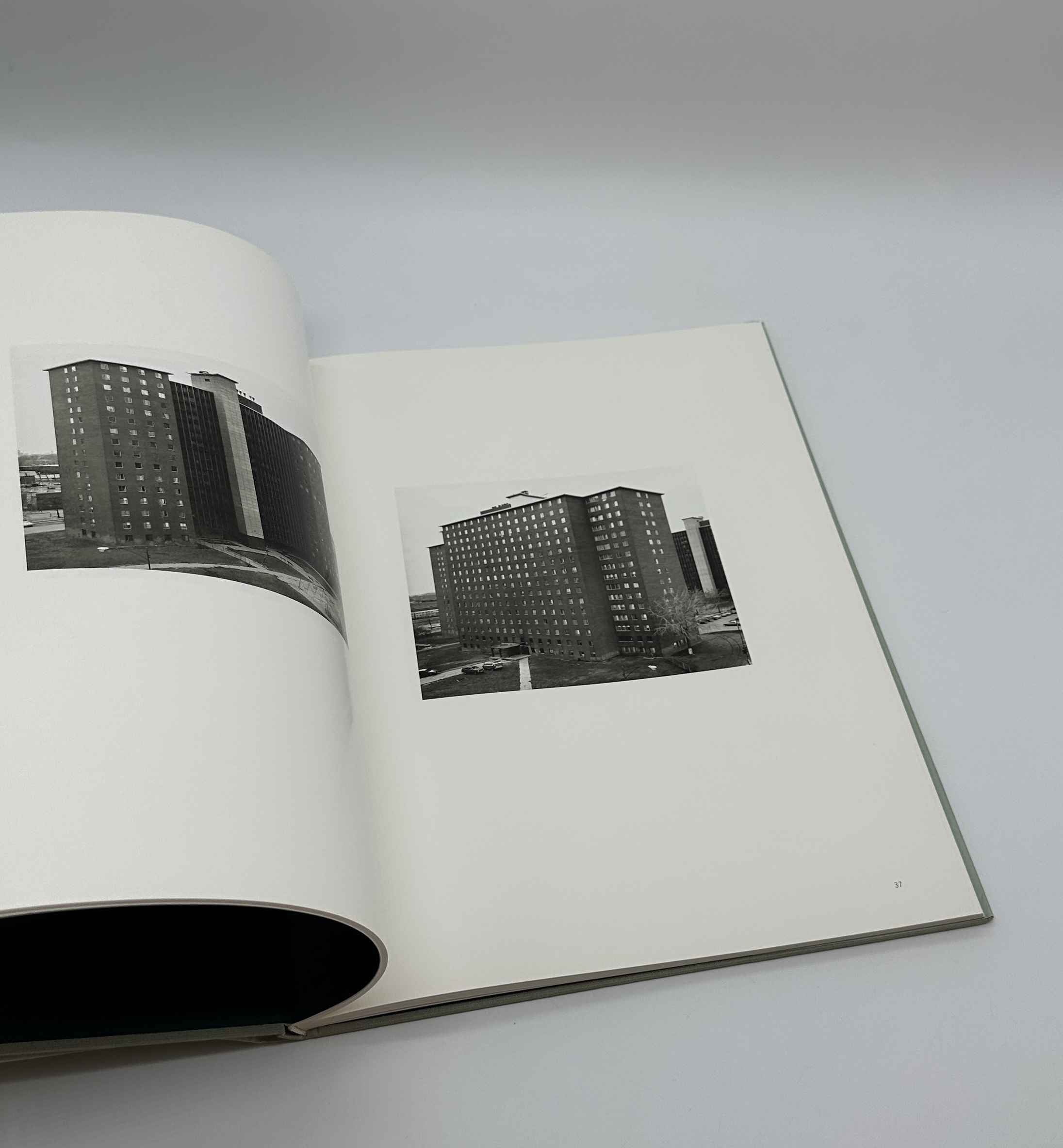 STRANGERS AND FRIENDS - 画像 (4)